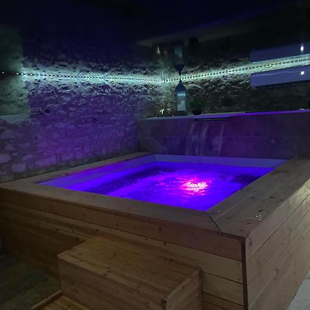 Gite A La Ferme Avec Jacuzzi Et Sauna Villefloure エクステリア 写真