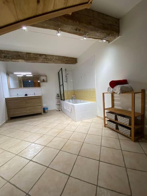 Gite A La Ferme Avec Jacuzzi Et Sauna Villefloure エクステリア 写真